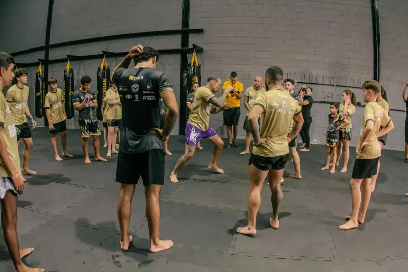 Academia N1 Fight House - Treino coletivo na academia