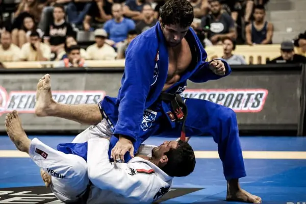 Luta de Jiu-Jitsu no tatame