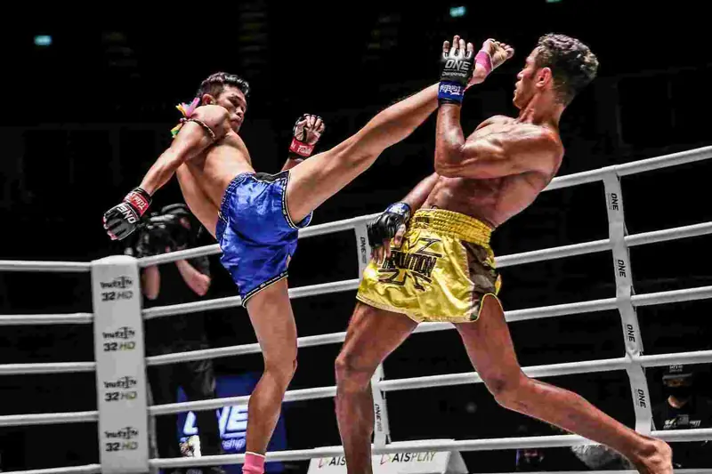 Luta de Muay Thai no ringue